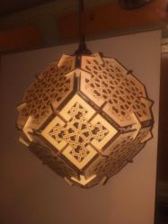✨Yüzeyi kare ve altıgenlerden oluşan islami desenli ahşap küre avizearımı
