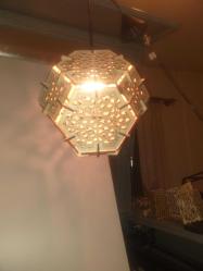 ✨Yüzeyi kare ve altıgenlerden oluşan islami desenli ahşap küre avizearımı