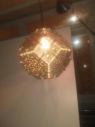 ✨Yüzeyi kare ve altıgenlerden oluşan islami desenli ahşap küre avizearımı