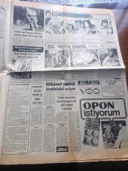Günaydın Gazetesi - Turkish Newspaper - 3 Eylül 1977 - Alparslan Türkeş İstanbul'da açıkladı zam paketinde fiyat artışını önleyecek tedbirler de var - Alparslan Türkeş'in İstanbul'da verdiği iftara MHP'li aktör Tamer Yiğit de katıldı Fotoğrafı - satışları yasaklanan ilaçlar toplanıyor - hükümet pamuk üreticisini eziyor - Üsküdar'a bağlı Ümraniye semtinde öğrencilerin kışkırttığı gecekondu halkı polisle çatıştı 5 kişi öldü fotoğraf - Gümrük Bakanı Gün Sazak sabaha karşı Yeşilköy'e baskın yaptı Fotoğrafı - Büyükada'daki Anadolu kulübüne anarsistler adam sokmuş - CHP milletvekili Sabri Özdal  meclisin toplanamamasına kızıp kalp krizi geçirdi - Fatih'in Fedaisi Kara Murat yazan Rahmi Muratoğlu Çizen Abdullah Turhan - Kafkas Kartalı Şeyh Şamil yazan Oğuz Öndeş Çizen Cemal Dündar - Türk Avcıbaşısı Aziz Bolel Afirkada Yazı Dizisi - sinemayı bırakıp ses sanatçısı olan Selma Güneri İspanyolca bir şarkı söyleyecek Fotoğrafı - Cemile Kutgün'ün sunduğu müzik ve eğlence programı - Rita Hayworth