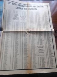 Günaydın Gazetesi - Turkish Newspaper - 13 Ağustos 1977 - Amerikalı ünlü gazeteci Sulzberger Ankara'ya geldi ve Bülent Ecevit ile görüştü Fotoğrafı - polis yetkilileri halkı uyardı yolda bulduğunuz hiçbir pakete el sürmeyin - Bir çift ayakkabı fiyatı otomobil lastiğini geçti Fotoğrafı - MHP'li Ticaret Bakanı Agah Oktay Güner dünkü basın toplantısında Fotoğrafı - Kıbrıs Rum lideri Kıbrıs Cumhurbaşkanı muamelesi görürse görüşmeler kesilir - Fırt dergisinden seçmeler - Münih Belediye Başkanı Müller Heydenreich İstanbul boğazını 18 dakikada geçti Fotoğrafı - Kıbrıs'ın Maraş bölgesi Kurtuluş balosu ile açılıyor Fotoğrafı - Astronot İrvin Eylül'de İstanbul'a geliyor - Sophia Loren genç yıldızlarla dolaşan kocasından ayrılıyor Fotoğrafı - Hacı Bektaşi Veli'yi anma törenleri 3 gün sürecek - Almanların genç güzel seksi mankeni Anette Fotoğrafı - İzzet Altınmeşe Kamuran Akkor Ayla Dikmen Televizyonda Fotoğrafı - Lale Belkıs ve deve kuşu oyuncuları Metin Akpınar Zeki Alasya Fotoğrafı - TV program