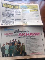 Günaydın Gazetesi - Turkish Newspaper - 17 Temmuz 1977 - MC koalisyonu için bakanlık pazarlığında - AP ile MHP anlaştı ama Erbakan hala direniyor - CHP Genel Başkanı Bülent Ecevit kendisini suikasttan kurtaran Amerikan polislerini Türkiye'ye davet etti Fotoğrafı - Ecevit'i Amerika'da suikasttan kurtaran polislere kahramanlık ödülü verildi - Necmettin Erbakan Süleyman Demirel 15 dakika kapıda bekletti Fotoğrafı - Amerika başkanı Carter Türkiye'de seçimlerin tek Parti iktidarı sağlayamaması kaygı vericidir diyor - Artvin'in Sarıgöl nahiyesi tamamen yandı - direniş sebebiyle İstanbul'da dün belediye otobüsleri çalışmadı - Aksaray'daki TÖB DER binasına bomba atıldı fotoğraf - Jean Paul Belmondo'nun oğlu boyuna yaklaştı Fotoğrafı - Fatih'in Fedaisi Kara Murat yazan Rahmi Muratoğlu Çizen Abdullah Turhan - tarafsız bir Türk gazetecisinin kalem ve objektifinden röportaj Aydın Öztürk - Nil Burak defile mi yapacak şarkı mı söyleyecek Fotoğrafı - Dizi Film MC Millan saat 20.40'da televizyonda
