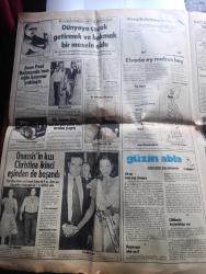 Günaydın Gazetesi - Turkish Newspaper - 17 Temmuz 1977 - MC koalisyonu için bakanlık pazarlığında - AP ile MHP anlaştı ama Erbakan hala direniyor - CHP Genel Başkanı Bülent Ecevit kendisini suikasttan kurtaran Amerikan polislerini Türkiye'ye davet etti Fotoğrafı - Ecevit'i Amerika'da suikasttan kurtaran polislere kahramanlık ödülü verildi - Necmettin Erbakan Süleyman Demirel 15 dakika kapıda bekletti Fotoğrafı - Amerika başkanı Carter Türkiye'de seçimlerin tek Parti iktidarı sağlayamaması kaygı vericidir diyor - Artvin'in Sarıgöl nahiyesi tamamen yandı - direniş sebebiyle İstanbul'da dün belediye otobüsleri çalışmadı - Aksaray'daki TÖB DER binasına bomba atıldı fotoğraf - Jean Paul Belmondo'nun oğlu boyuna yaklaştı Fotoğrafı - Fatih'in Fedaisi Kara Murat yazan Rahmi Muratoğlu Çizen Abdullah Turhan - tarafsız bir Türk gazetecisinin kalem ve objektifinden röportaj Aydın Öztürk - Nil Burak defile mi yapacak şarkı mı söyleyecek Fotoğrafı - Dizi Film MC Millan saat 20.40'da televizyonda
