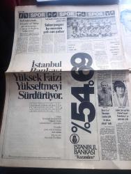Günaydın Gazetesi - Turkish Newspaper - 4 Ağustos 1981 - bayram hediyesi işçiler Türkiye'ye döviz yağdırdılar - Güzel Yıldız Romy Schneider oğlunun ölümünden sonra tanınmaz hale geldi fotoğraf - Mehmet Ali Ağca'nın iddiası en geç 5 ay içinde hapisten kurtulacağım fotoğraf - Papa yeniden ameliyat edilecek - Rauf Denktaş'ın koruma polisinin suçsuz olduğu açıklandı - ilk defa bu bayram Kıbrıs'a giden az oldu - güzellik kremlerine bile giren bitki ısırgan otu - Emniyet Genel Müdürü Fahri Görgülü polis 12 eylül'den sonra büyük çapta saygınlık kazandı - Fatih'in Fedaisi Kara Murat yazan Rahmi Muratoğlu Çizen Abdullah Turhan - Eskişehir ve Fenerbahçe göz doldururken Galatasaray ve Beşiktaş beğenilmedi - Sait Faik'in kayıp aranıyor adlı eseri TV filmi oldu - Burhan Çaçan türkücü olmasaydım kaptan olurdum fotoğraf - irlanda'da açlık grevinden sekizinci gerilla da öldü - Fidel Castro 600 bin kadını askere aldı fotoğraf - Prenses Charles Ve Diana'nın nerede olduğu bilinmiyor fotoğraf - Beni Sadr