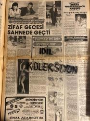 HAFTANIN SESİ GAZETESİ - DOĞUM GÜNÜ HEDİYESİ (TURKİSH - NEWSPAPER) - 2 EYLÜL 1983 - SAYI : 52 - TAM TAKIM 12 SAYFADIR -Nalan Oktay-Ahmet Ulaş-Mehmet Kalaycı-Emine Balcı-Fatma Giden-Fevzi Bardakcı-Hülya Avşar-Güngör Bayrak-Filiz Ersürer-Gökhan Güney-Muazzez Abacı-Nükhet Duru-Ercan Turgut-Müslüm Gürses-Gülşen Bubikoğlu-Cihan Ünal-Türkan Şoray-Müjde Ar-Muhteşem Demirağ-Aysel Gürel-Salih Güney-Fikret Hakan-Cemil İpekçi-Kartal Tibet-Sezen Aksu-Berker İnanoğlu-Omer Kavur-Sezen Aksu-İbrahim Tatlıses-Nazan Şoray-Nurhan Damcıoğlu-Ercan-Nihal-Zeki Müren-Erdoğan Demirören-Gönül Yazar-Hasan Kazankaya-Semra Süerhan-Perihan Savaş-Yüksel Uzel-Müserref Tezcan-Selami Şahin-Fatma Girik-Sevim Emre-Orhan Gencebay-Güngör Bayrak-Nil Burak-Tanju Korel-Oksal Pekmezoğlu-Murat Boydan-Filiz Özten-Erol Taş-Atilla Ergün-Yücel Çakmaklı-Çetin Tekindor-Yusuf Sezgin-Eşref Kolçak-Ahmet Mekin-Fikret Hakan-Tarık Buğra-Seyyal Taner-Nail Keçili-Richard Burton-Liz Taylor-Sally Hayles-Adnan Şenses-Hayal Davran-Hülya Işıl-Gök
