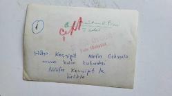 YEŞİLÇAM'IN YILDIZI HÜLYA KOÇYİĞİT'İN ORİJİNAL FOTOĞRAFI  - 16 x 11 cm EBADINDA - HÜLYA KOÇYİĞİT, KARDEŞİ NİLÜFER KOÇYİĞİT'LE BİRLİKTE KADRAJA GÜLÜMSERKEN ÇEKİLMİŞ BİR HATIRA FOTOĞRAFI. 1960'LAR