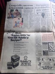 Günaydın Gazetesi - Turkish Newspaper - 27 Mayıs 1981 - Atatürk diyor ki - devlet başkanı Kenan Evren kızlarımızı okutmalıyız dedi fotoğraf - halk konseye 8 ayda 59 bin 318 dilekçe gönderdi - Ankara'ya gelen Amerikan savunma bakan yardımcısı West Dedi Ki Türkiye çok güçlü bir ülke - Atatürk'ün evinin üzerinde tehlikeli akrobasi numaraları yapan deli Yunanlı İlias Diamantopulos fotoğraf - New York güzellik kraliçesi Deborah Fountain göğüslerini pamukla doldurunca kraliçeliğini kaybetti Fotoğrafı - Mehmet Ali Ağca İtalyan savcıları şaşkına çevirdi Fotoğrafı - Emel Sayın'ın otomobili gazino'nun önünden çalındı fotoğraf - Cerrahpaşa tıp fakültesi dekanı Profesör Bülent Bekarda Atatürkçülük durmadan Atatürk demek değildir dedi - uçağın müthiş gücünü ispatlayan adam Lindbergh - Fatih'in Fedaisi Kara Murat yazan Rahmi Muratoğlu Çizen Abdullah Turhan - Avrupa turnesinde bulunan Brezilya takımı Avrupa'yı kasıp kavurdu - voleybolda Avrupa şampiyonasına katılamadık - Mete İnselel ile röportaj