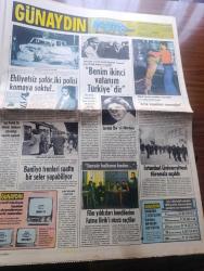 Günaydın Gazetesi - Turkish Newspaper - 2 Kasım 1977 - Ecevit CHP'deki istifaları son dakikada önledi - Ankara'ya gelen para fonu uzmanı Swen Ivars trafik kazasında öldü - 66 Pamuk tüccarının 300 milyon lira vergi kaçırdığı tespit edildi - onun seçime 4 gün kala İstanbul Belediye Başkanı Ahmet İsvan ve rakibi CHP İstanbul İl Başkanı Aytekin Kotil konuştu fotoğraf - Pakistan'ın yeni devlet başkanı General Ziya Ül Hak Ankara'ya geldi - Hafiyesi Mahmut çizen Oğuz Aral - İstanbul Üniversitesi törensiz açıldı - film yıldızları sansür protestosunda kendilerine Fatma Girik'i sözcü seçtiler  fotoğraf - Fatih'in Fedaisi Kara Murat yazan Rahmi Muratoğlu Çizen Abdullah Turhan - Kafkas Kartalı Şeyh Şamil yazan Oğuz Özdeş çizen Cemal Dündar - Göztepe teknik direktörü Fikri Bayrıl elimizden liderliği kimse alamaz dedi fotoğraf - İzmir körfezi'nde balık nesli tükendi - Anderlecht Hamburg Avrupa kupa maçı saat 21.20'de televizyonda - Lale Belkıs 5 şarkı ile ekrana gelecek fotoğraf - TRT programı