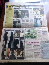 Günaydın Gazetesi - Turkish Newspaper - 2 Kasım 1977 - Ecevit CHP'deki istifaları son dakikada önledi - Ankara'ya gelen para fonu uzmanı Swen Ivars trafik kazasında öldü - 66 Pamuk tüccarının 300 milyon lira vergi kaçırdığı tespit edildi - onun seçime 4 gün kala İstanbul Belediye Başkanı Ahmet İsvan ve rakibi CHP İstanbul İl Başkanı Aytekin Kotil konuştu fotoğraf - Pakistan'ın yeni devlet başkanı General Ziya Ül Hak Ankara'ya geldi - Hafiyesi Mahmut çizen Oğuz Aral - İstanbul Üniversitesi törensiz açıldı - film yıldızları sansür protestosunda kendilerine Fatma Girik'i sözcü seçtiler  fotoğraf - Fatih'in Fedaisi Kara Murat yazan Rahmi Muratoğlu Çizen Abdullah Turhan - Kafkas Kartalı Şeyh Şamil yazan Oğuz Özdeş çizen Cemal Dündar - Göztepe teknik direktörü Fikri Bayrıl elimizden liderliği kimse alamaz dedi fotoğraf - İzmir körfezi'nde balık nesli tükendi - Anderlecht Hamburg Avrupa kupa maçı saat 21.20'de televizyonda - Lale Belkıs 5 şarkı ile ekrana gelecek fotoğraf - TRT programı