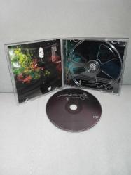 Cd Şebnem Ferah Benim adım orman albümü. Orijinal. Pasaj 2009 baskı. Dinlemeyi etkilemeyen yoğun çizikler var. Sorunsuz çalışıyor. Kartonet hem birbirine yapışık, hem de CD kabına yapışıktır. Bu nedenle fiyata yansıtılmıştır. lütfen bu duruma göre alım yapınız.