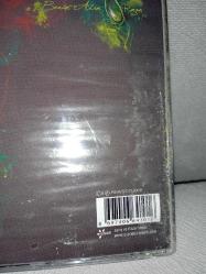 Cd Şebnem Ferah Benim adım orman albümü. Orijinal. Pasaj 2009 baskı. Dinlemeyi etkilemeyen yoğun çizikler var. Sorunsuz çalışıyor. Kartonet hem birbirine yapışık, hem de CD kabına yapışıktır. Bu nedenle fiyata yansıtılmıştır. lütfen bu duruma göre alım yapınız.