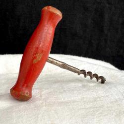 Antika Kırmızı Ahşap Saplı Demir Tirbuşon