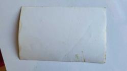 YEŞİLÇAM'IN YILDIZI HÜLYA KOÇYİĞİT'İN ORİJİNAL AJANS-BASIN FOTOĞRAFI - 18 x 12 cm EBADINDA - HÜLYA KOÇYİĞİT, KAPI GİRİŞİNDE KONUŞURKEN ÇEKİLMİŞ BİR KARE