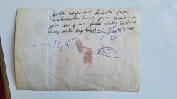 YEŞİLÇAM'IN YILDIZI HÜLYA KOÇYİĞİT'İN AJANS-BASIN FOTOĞRAFI (KAĞIT BASKI) - 18 x 12 cm EBADINDA - HÜLYA KOÇYİĞİT, YUNANİSTAN ZİYARETİ SIRASINDA BİR YUNAN VATANDAŞINDAN ÇİÇEK ALIRKEN ÇEKİLMİŞ BİR KARE. 19 TEMMUZ 1980