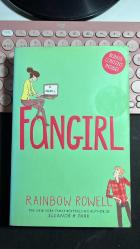 FANGIRL - RAINBOW ROWELL - THE NEW YORK TIMES BESTSELLING AUTHOR OF ELEANOR & PARK - MACMILLAN 2014