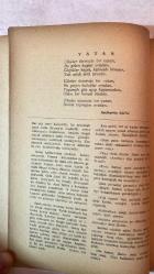 TÜRK DİLİ, AYLIK DİL VE YAZIN DERGİSİ - 1 AĞUSTOS 1961 SAYI: 119  HİKMET DİZDAROĞLU: ÇANKAYA'YI OKURKEN - ZEYNEP KORKMAZ: BİR FRANSIZCA KELİMENİN TÜRKÇE İLE İLGİSİ ÜZERİNE - BEHÇET KEMAL ÇAĞLAR: ERCİYAS'IN ETEĞİNDE - ÖMER İNANÇ: HEMINGWAY'E SELAM - ERNEST HEMINGWAY: ASKERİN EVİ - SELAHATTİN BATU: VATAN - BEHÇET NECATİGİL: GÖRÜCÜLER - T. S. ELIOT: HAMLET - GÜLTEN AKIN: SAVRULUP GİTTİĞİ - İBRAHİM ZEKİ BURDURLU: GRAMER ÖĞRETİMİNDE METOT - KEMAL ÖZER: IRMAK BOYLARINDA SÖYLENEN - M. CELAL ERTUĞAY: SEN BİLİYORSUN - CEYHUN ATUF KANSU: SELE GİTMİŞ KÜÇÜK KIZA AĞIT - SANCAR SEZGİN: DENEYLER - İLHAN TARUS: SÜZÜLMÜŞ GÜN IŞIĞI - KERİM AYDIN ERDEM: SEVMEK KAÇMAK DEĞİL - AHMET ALTÜMSEK: ANNELER - ERGİN SANDER: KARANFİL - SALAH BİRSEL: AKASYALAR AÇARKEN - ÜLKÜ TAMER: ÜÇ ORTA-AMERİKA ŞİİRİ - ERDAL ÖZ: YALNIZ'IN GÜNLÜĞÜ'NDEN - DANIEL ROPS: SÖZLÜKLERE ÖVGÜ - SEVİM BURAK: SEDEF KAKMALI EV - MUAZZEZ MENEMENCİOĞLU: DERİNLERDEKİ KORKU - İSMAİL ALİ SARAR: GELİBOLU - ÖMER ASIM AKSOY: DÜŞÜNCELER, DÜZ-  60 SAYFA