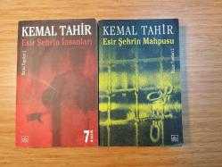 ESİR ŞEHİR ÜÇLEMESİ 2 Kitap Takım ( Esir Şehrin İnsanları - Esir Şehrin Mahpusu )