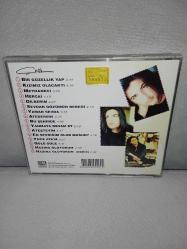 Cd Çelik sevgilerimle albümü. Orijinal 1998 sarı bandrollü dönem baskı albüm. Disk 10 üzerinden 9.5 sorunsuz çalışıyor. Çok iyi durumda koleksiyonluk