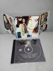 Cd Çelik sevgilerimle albümü. Orijinal 1998 sarı bandrollü dönem baskı albüm. Disk 10 üzerinden 9.5 sorunsuz çalışıyor. Çok iyi durumda koleksiyonluk