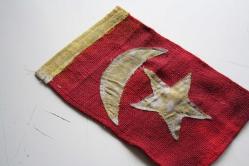 DAĞILAN KOLLEKSİYON  ESKİ  NADİR KOLEKSİYONLUK  ASKER BAYRAĞI ARKASI MÜHÜRLÜ