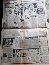 Halka ve Olaylara Tercüman Gazetesi - Turkish Newspaper - 1 Şubat 1983 -  Mevduat garanti altına alınıyor - Din dersi 34 yıldır kitapsız okutuluyor - Federal Almanya Dışişleri Bakanı Genscher işçiler dönüş zorlanmayacak dedi Fotoğrafı - Malezya Dışişleri Bakanı Sri Muhammed Shafie Topkapı sarayı'ndan zor ayrıldı fotoğraf - yargıtayın kastelli ile ilgili bozma kararı İstanbul'a geldi - Alparslan Türkeş ile ilgili davaya bugün devam edilecek - Mehmet Ali Ağca'nın suç ortağı Ömer Ay hakkında dava açıldı - Hopa Sarp sahili yasak bölge ilan edildi - Abdi İpekçi ve düşündürdükleri yazan Rauf Tamer - UNESCO boğaziçi'ni koruma görevini Boğaziçi üniversitesi'ne verdi - Kızıl Tugaylar örgütü çökertildi - İstanbul Kültür ve Sanat ansiklopedisi - Yakup Kadri Karaosmanoğlu Ahmet Haşim ile İzmir'deki arkadaşlığını da şöyle anlatıyor - Talat Paşa'nın gurbet hatıraları yayını hazırlayan Cemal Kutay Yazı Dizisi - Yeni Bir nötron Yıldızı keşfedildi - her şeyi yutan kara delikler - Türkiye spor ülkesi