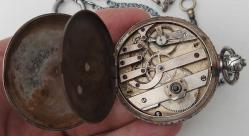 YÜZ DE YÜZ OSMANLI DÖNEMİ ANCRE FRANSA PARİS MENŞELİ ORİJİNAL AKTİF ANAHTAR KURMALI SAVAT İŞLEMELİ MUHTEŞEM GÜMÜŞ CEP SAATİ KÖSTEKLİ A1A1 ÇOK NADİRDİR