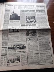 Türkiye Gazetesi - Turkish Newspaper - 1 Haziran 1984 - yatırımlar ve işsizlik yazan Yalçın Özer Başmakale - 11 ayın sultanı ramazan başladı camiler dolup taştı fotoğraf - 15 bin polis alınacak - ABD mücahitlere maddi yardımını arttırıyor - Japon basınının dünya birincisi olmasının sırrı 12 Milyon tirajlı Asahi gazetesi elden dağıtılıyor - Ankara belediyesi Bira'ya karşı savaş açtı - Turgut Özal'a Hz Ali'nin türbesini ziyareti esnasında hediye edilen Ziyaret Aba'sı giydirilirken Fotoğrafı - Sovyet sınırı yakınlarında 45 Mücahit daha şehit oldu - Kayseri belediye başkanı Hüsamettin Çetinbulut  tek gayem hizmettir dedi - Ramazan sohbetleri - resimli Evliya Çelebi seyahatnamesi hazırlayan Kemal Akmeriç Desen Samim Utkun Yazı Dizisi - peygamberler tarihi yazan Abdüllatif Uyan - 7 Dev Yol üyesi 3 ile 15 yıl arasında değişen ağır hapis cezasına çarptırıldı - federasyon kupasını Trabzonspor kazandı fotoğraf - halterde kıl payı kürsüden olduk - ABD başkanı Reagan olimpiyat boykotu dalaveredir