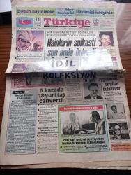 Türkiye Gazetesi - Turkish Newspaper - 15 Ağustos 1984 - mesken kredileri dağıtılırken yazan Yalçın Özer Başmakale - Mücahitler 350 Sovyet ve Afgan askerini öldürdüler - olimpiyat kafilemizin otobüsüne konulan saatli bomba imha edildi - Başbakan Turgut Özal 6. basın toplantısını Yarın Emirgan'da yapacak fotoğraf - okula başlama yaşının 6 yaş olması taraftar bulamıyor - Devlet bakanı İsmail Özdağlar İran'a gitti - Afganistan Pakistan münasebetleri gittikçe gerginleşiyor - Erzincan Yeni bir camiye kavuştu Camii Kebir fotoğraf - televizyon programı - Resimli Evliya Çelebi seyahatnamesi hazırlayan Kemal Akmeriç Desen Samim Utkun Yazı Dizisi - Peygamberler tarihi yazan Abdüllatif Uyan Yazı Dizisi - Zincirlikuyu mezarlığında 25 adet boş yer kaldı - Sirkeci'deki Bahçekapı yalıköşk caddesi'nde bulunan Liman Han çökmek üzere fotoğraf - Kırkpınar başpehlivanlığını kazanan Hüseyin Çokal Sabri Acar Ve Mehmet Güçlü fotoğraf - Malatyaspor beğenildi - Boykotlar ABD ve Rusya'ya yaradı - Jupp Derwall