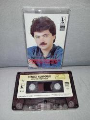 Kaset Cengiz Kurtoğlu hayatımı yaşıyorum albümü. Orijinal 1989 dönem Kağıt Baskı. sorunsuz çalışıyor.