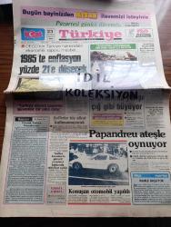 Türkiye Gazetesi - Turkish Newspaper - 23 Haziran 1984 - idarenin yeniden düzenlenmesi yazan Yalçın Özer Başmakale - 1985'te enflasyon %21'e düşecek - silahlanma harcamaları her sene %3.3 artıyor - Başbakan Turgut Özal bugün 800 gecekonduya tapu verecek - Türkiye'de ilk defa biri gecekondu mahallesi pilot bölge seçildi - Papandreu ateşle oynuyor - konuşan otomobil yapıldı - şoförler hiç alkol kullanamayacak - askeri teknoloji hazırlayan Cemil Candan Yazı Dizisi - Zile İmam Hatip lisesi pansiyon binası yeniden inşa edilecek - eski İstanbul hikayeleri seni öldürmezsem bana yazık gönderen Mehmet Oruç Yazı Dizisi - Resimli Evliya Çelebi seyahatnamesi hazırlayan Kemal Akmeriç Desen Samim Utkun Yazı Dizisi - Ramazan sohbetleri yazan Nurettin Öğe - Peygamberler tarihi yazan Abdüllatif Uyan Yazı Dizisi - YÖK 36 öğretim üyesi hakkında tahkikat açtı - Çınarcık balıkçı barınağı 7 temmuz'da açılacak - Avrupa Futbol şampiyonasında yarı final heyecanı - Fransa Portekiz maçı - İlyas Tüfekçi fotoğraf