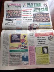 Türkiye Gazetesi - Turkish Newspaper - 23 Haziran 1984 - idarenin yeniden düzenlenmesi yazan Yalçın Özer Başmakale - 1985'te enflasyon %21'e düşecek - silahlanma harcamaları her sene %3.3 artıyor - Başbakan Turgut Özal bugün 800 gecekonduya tapu verecek - Türkiye'de ilk defa biri gecekondu mahallesi pilot bölge seçildi - Papandreu ateşle oynuyor - konuşan otomobil yapıldı - şoförler hiç alkol kullanamayacak - askeri teknoloji hazırlayan Cemil Candan Yazı Dizisi - Zile İmam Hatip lisesi pansiyon binası yeniden inşa edilecek - eski İstanbul hikayeleri seni öldürmezsem bana yazık gönderen Mehmet Oruç Yazı Dizisi - Resimli Evliya Çelebi seyahatnamesi hazırlayan Kemal Akmeriç Desen Samim Utkun Yazı Dizisi - Ramazan sohbetleri yazan Nurettin Öğe - Peygamberler tarihi yazan Abdüllatif Uyan Yazı Dizisi - YÖK 36 öğretim üyesi hakkında tahkikat açtı - Çınarcık balıkçı barınağı 7 temmuz'da açılacak - Avrupa Futbol şampiyonasında yarı final heyecanı - Fransa Portekiz maçı - İlyas Tüfekçi fotoğraf