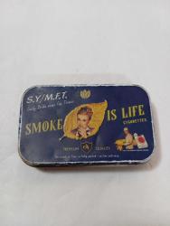 Lucky Strike sigara kutusu metal. yipranmalar var haliyle resimlerdeki haliyle koleksiyon dekorluk