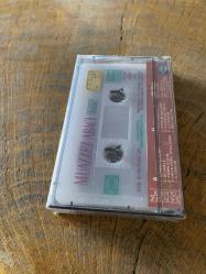 MUAZZEZ ABACI - SENSİZ OLMADI - KASET (JELATİNİNDE)