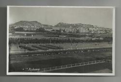 HİPODRAMDA GEÇİT TÖRENİ VE FONDA GENEL ANKARA MANZARASI ESKİ DÖNEM FOTOKART...