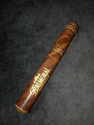 Balmoral Dominican Selection Corona Tubos model puro tüpü.ici boş  resimlerdeki haliyle koleksiyon dekorluk