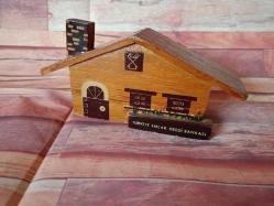 TÜRKİYE EMLAK KREDİ BANKASI EV FORMUNDA  AHŞAP KUMBARA.