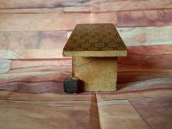 TÜRKİYE EMLAK KREDİ BANKASI EV FORMUNDA  AHŞAP KUMBARA.