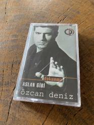 ÖZCAN DENİZ - ASLAN GİBİ / DOKUNMA - KASET (JELATİNİNDE)