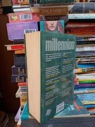 Arı Kovanına Çomak Sokan Kız - Milennium Serisi - 3