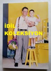 TİYATRO ve SİNEMA OYUNCUSU YALÇIN MENTEŞ'İN ORİJİNAL FOTOĞRAFI - 15 x 10 cm EBADINDA - YALÇIN MENTEŞ, ÇOCUK TİYATROSUNDA YER ALIRKEN ÇEKİLMİŞ BİR KARE