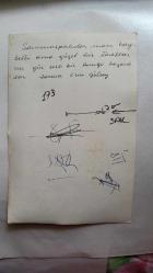 ESİN GÜLSOY'UN ORİJİNAL FOTOĞRAFI - 18 x 12 cm EBADINDA - ESİN GÜLSOY, SAHNE ALDIĞI MEKANDA DİNLEYİCİLERİN MASALARINA GELİP ŞARKI OKURKEN ÇEKİLMİŞ BİR KARE