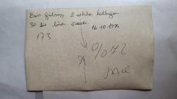 ESİN GÜLSOY'UN ORİJİNAL AJANS-BASIN FOTOĞRAFI - 18 x 12 cm EBADINDA - ESİN GÜLSOY, 30 BİN LİRA ÖDEDİĞİ 2 ANTİKA KOLTUKLA POZ VERİRKEN ÇEKİLMİŞ BİR KARE. 16 EKİM 1974