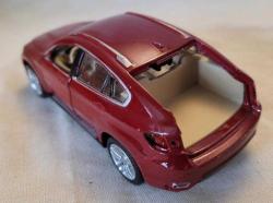 METAL BÜYÜK BOY MODEL ARABA. BAGAJ EKSİĞİ VAR. HALİYLE.