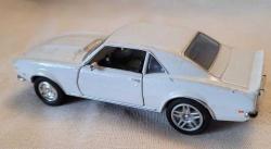 METAL KLASİK MODEL ARABA. KOLEKSİYONDAN. TEK TEKERİ FARKLI.