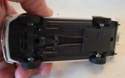 METAL KLASİK MODEL ARABA. KOLEKSİYONDAN. TEK TEKERİ FARKLI.