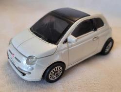 PLASTİK MODEL ARABA. TEK TEKERİ SABİT. ÇOK UYGUN FİYATTAN.