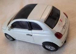 PLASTİK MODEL ARABA. TEK TEKERİ SABİT. ÇOK UYGUN FİYATTAN.