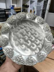 Gümüş kaplama antika değerinde bir tabak