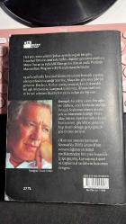 SERENAD - ZÜLFÜ LİVANELİ - DOĞAN KİTAP BİRİNCİ BASKI 2011 - DİKKAT ÖN KAPAK ALTTA UFAK DİRÇİLME VAR... HALİYLE...