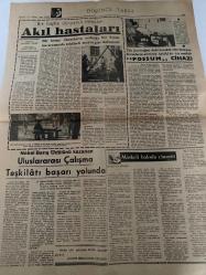 DÜNYA GAZETESİ - DOĞUM GÜNÜ HEDİYESİ (TURKISH NEWSPAPPER) - 14 KASIM 1969 - SADECE TEK YAPRAKTIR -Fahri Rıfkı Atay-Avni Anıl-Hayri Yenigün-Neyzen Sevki-Ferit Sıdal-Cevdet Çağla-Atuf Yar-Mustafa Yavuz-Sinan Akatay-Ali Soycan-Ruth Elliott-Ankaralı sanatçıların dev teşebbüsü-İcra Heyeti kadrosu takviye edilecek-Türk musikisi tarihinin canlı bir sayfasını anlatıyor-Neyzen Sevki Sevgini kaybettik-Musikimizden portreler Ferit Sıdal-Kısa Haberler-Akıl hastaları-Bir başka dünyanın insanları-Bir kısmı duvarların ardında bir kısmı ise aramızda tehlikeli mayın gibi dolaşıyor-Possum cihazı-Tek parmağını dahi hareket ettiremeyen kimselerin emrinde hakiki bir hizmetkâr-Nobel Barış Ödülünü kazanan Uluslararası Çalışma Teşkilatı başarı yolunda-Maskeli baloda cinayet-Düşünce Tarih-Radyolarımız ve Türk Musikisi-Sinema Tiyatro Müzik